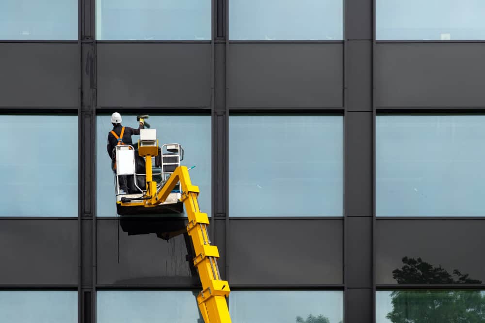 Pulizie delle facciate: come farlo in sicurezza